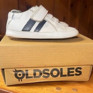 Old Soles size 3 toddler leather low roller shoe White and Navy Baby Shoes